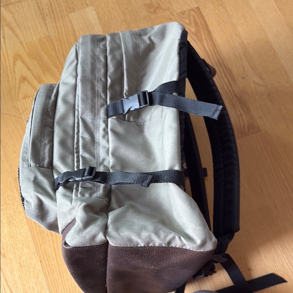 Back to school — Eastpak Tan and Black Backpack with durable leather bottom - Picture 6 of 6